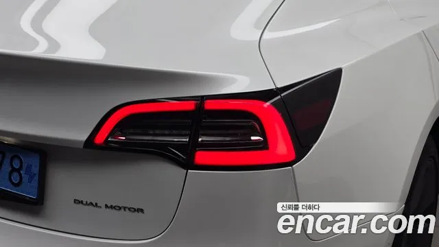 Tesla Model 3 — Фото автомобиля 8