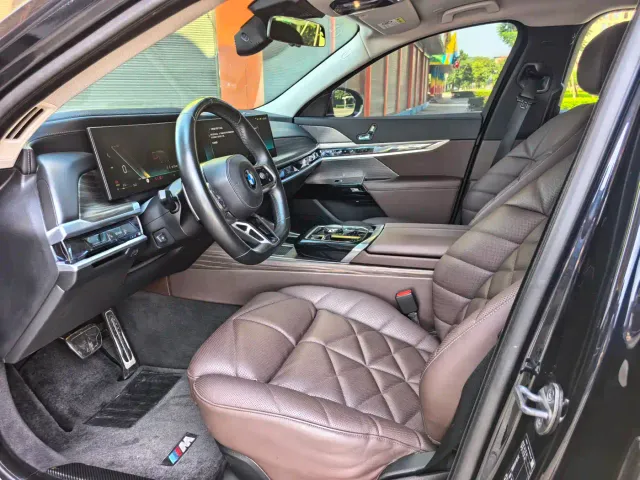 BMW 7 Series — Фото автомобиля 8