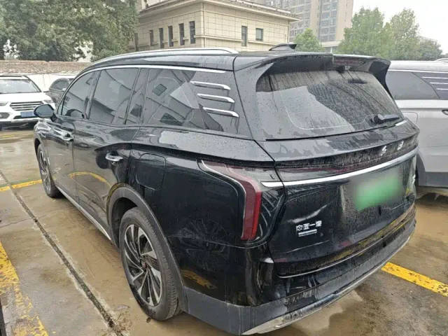 Hongqi HS7 PHEV — Фото автомобиля 4