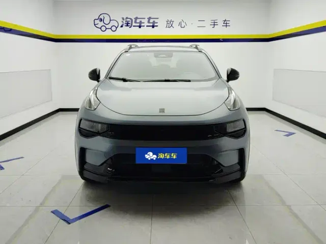 Lynk & Co 01 — Фото автомобиля 2