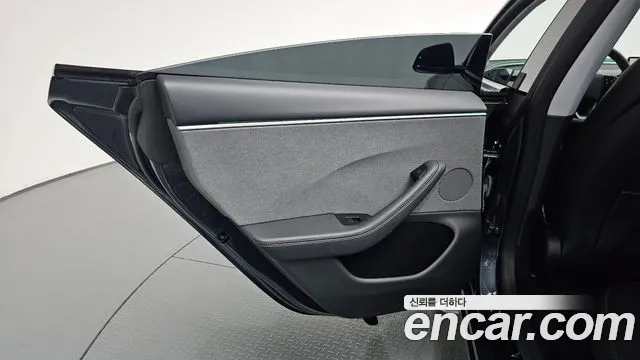 Tesla Model 3 — Фото автомобиля 14