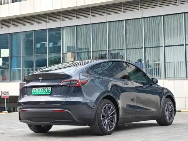 Tesla Model Y — Фото автомобиля 7