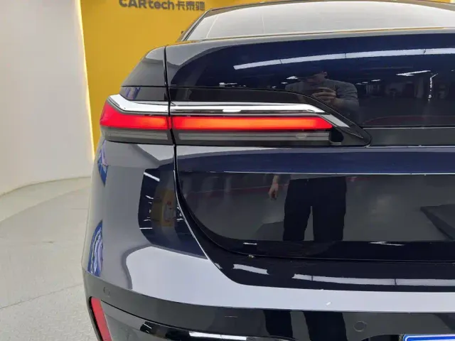 BMW 7 Series — Фото автомобиля 10