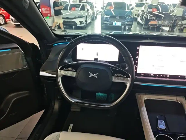 Xpeng P7 — Фото автомобиля 10