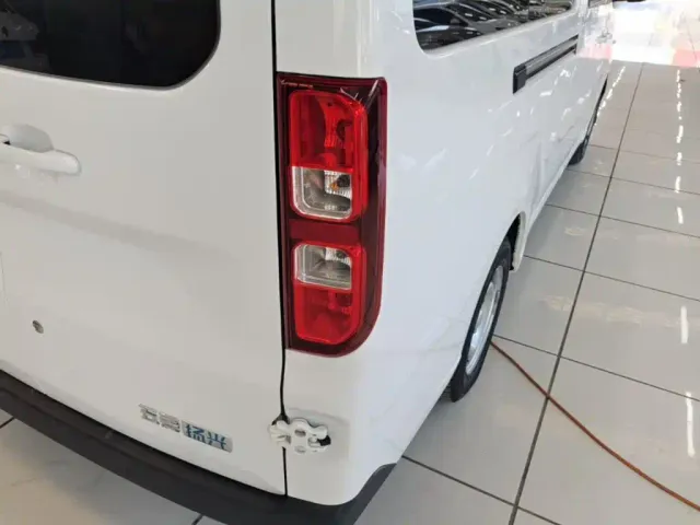 Wuling Yangguang — Фото автомобиля 23