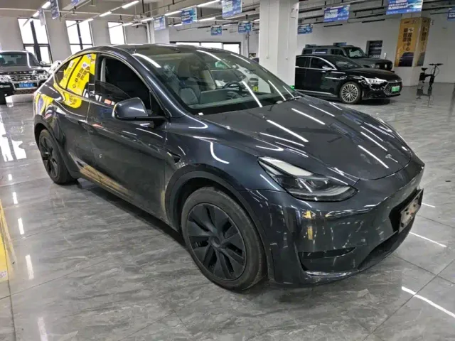Tesla Model Y 2024 Rear-Wheel Drive Version — Фото автомобиля 3