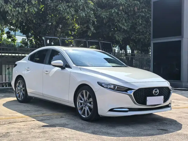 Mazda Axela — Фото автомобиля 2