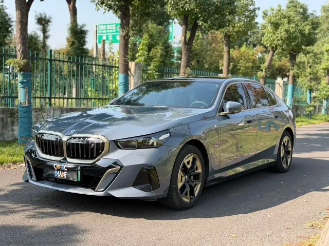 Фотография автомобиля — BMW i5