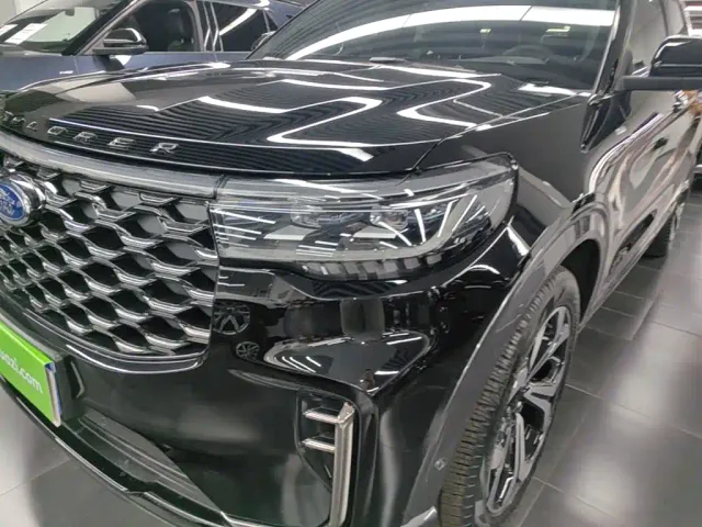 Ford Explorer — Фото автомобиля 23