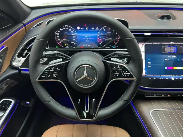 Mercedes-Benz E-Class — Фото автомобиля 14