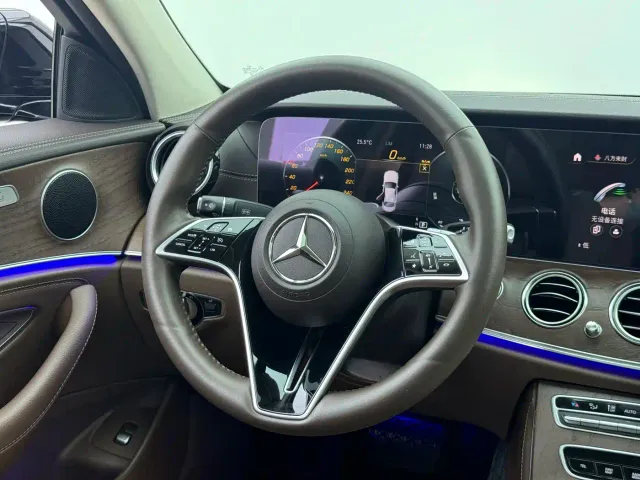 Mercedes-Benz E-Class — Фото автомобиля 5