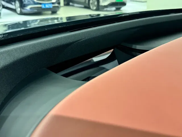 BMW iX — Фото автомобиля 12