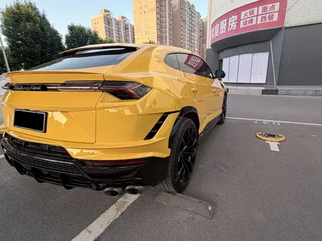 Lamborghini Urus — Фото автомобиля 6