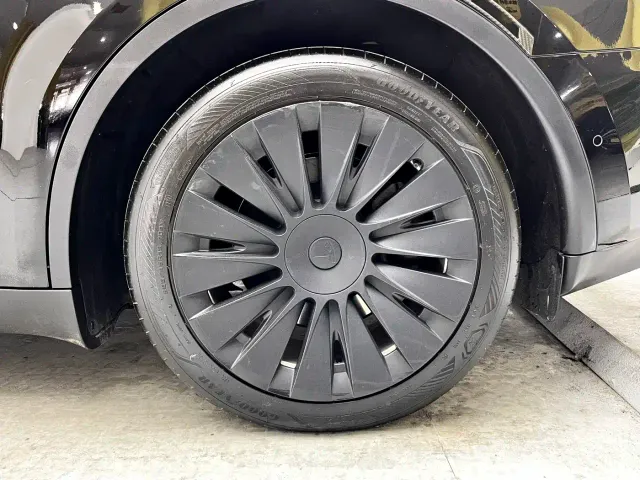Tesla Model Y — Фото автомобиля 6