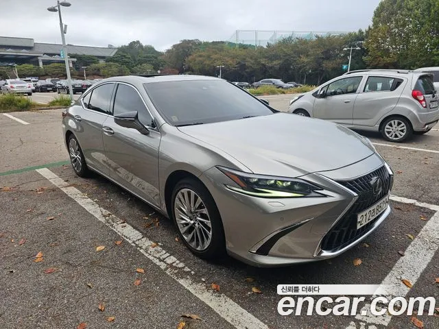 Фотография автомобиля — Lexus ES 7th Gen