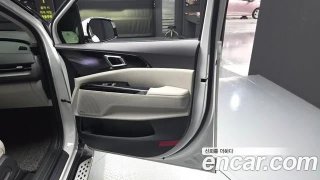 Kia Carnival Generation 4 — Фото автомобиля 14