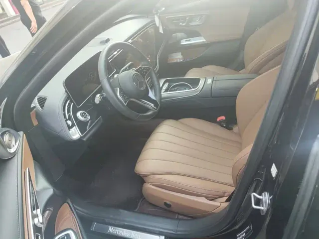 Mercedes-Benz E-Class — Фото автомобиля 5