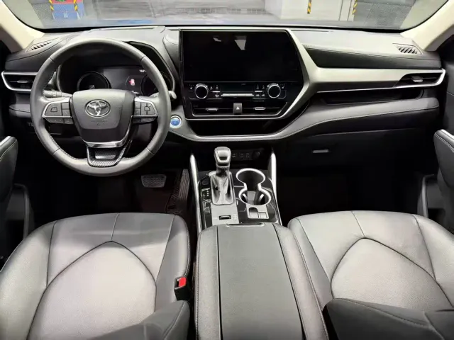 Toyota Highlander — Фото автомобиля 4