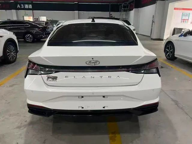 Hyundai Elantra — Фото автомобиля 9