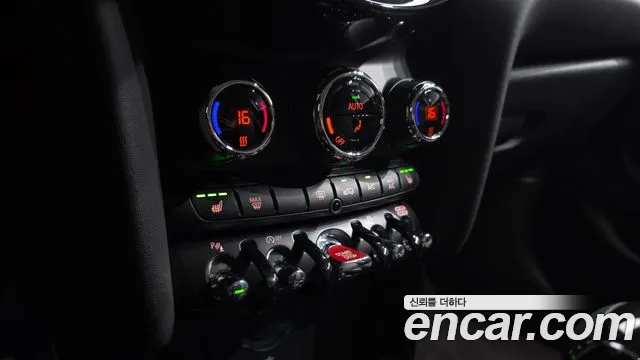 Mini Cooper Cooper 5 дверей Classic — Фото автомобиля 18