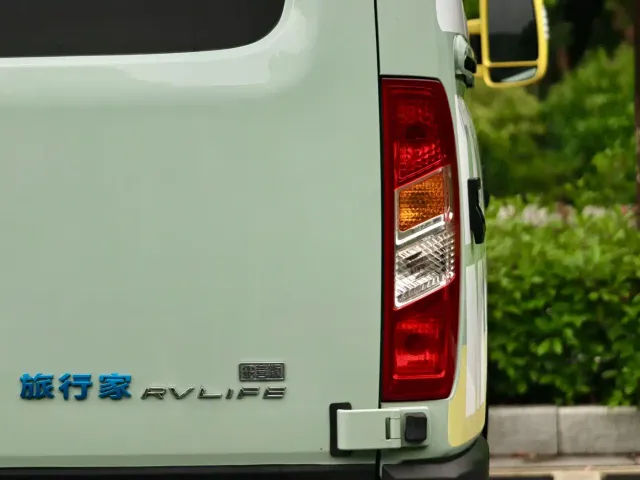 Maxus V80 RV — Фото автомобиля 9