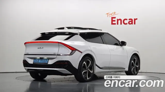 Kia EV6 — Фото автомобиля 2