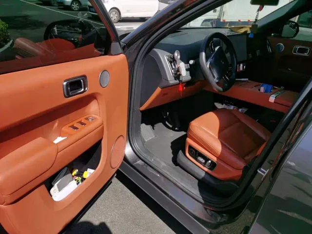 Li Auto L8 — Фото автомобиля 13