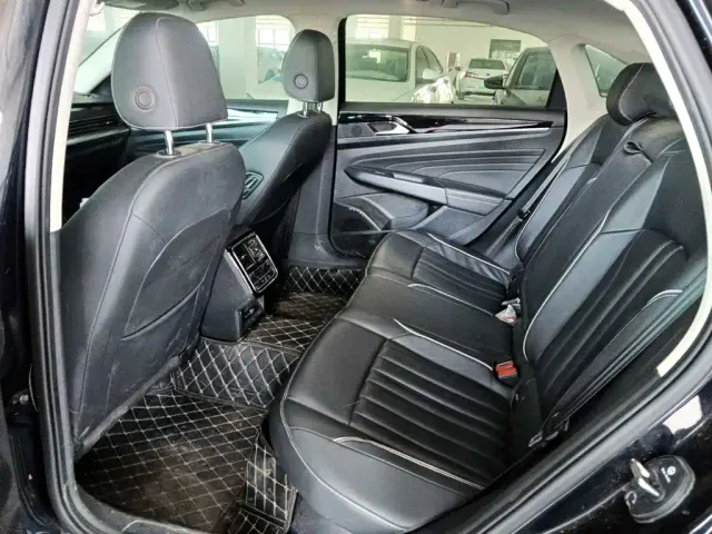 Volkswagen Passat — Фото автомобиля 9