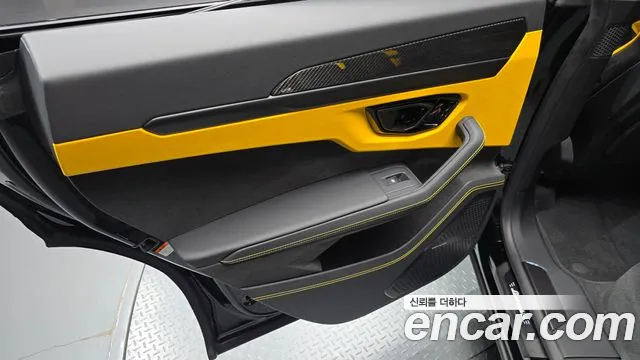 Lamborghini Urus — Фото автомобиля 14