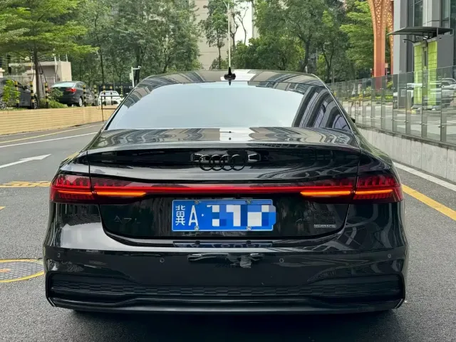 Audi Audi A7L 2023 45 TFSI quattro S-line Black Warrior Edition — Фото автомобиля 3