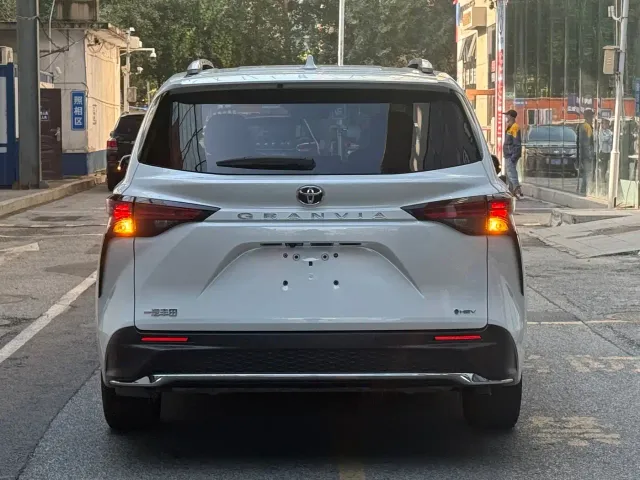 Toyota Granvia — Фото автомобиля 20