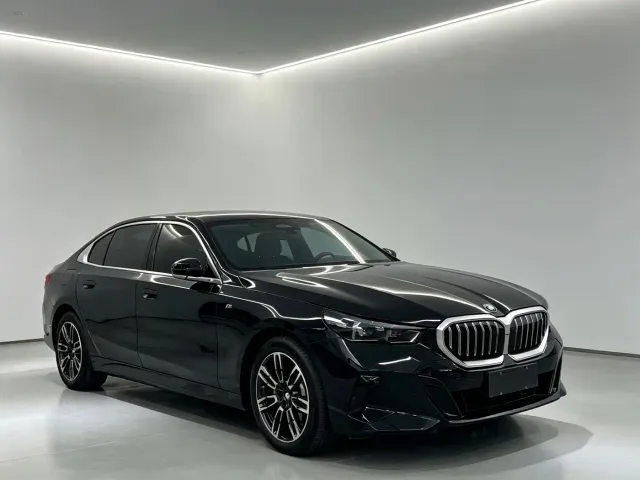 BMW 5 Series — Фото автомобиля 3