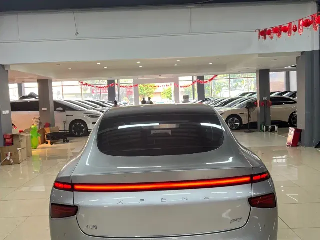 Xpeng P7 — Фото автомобиля 6