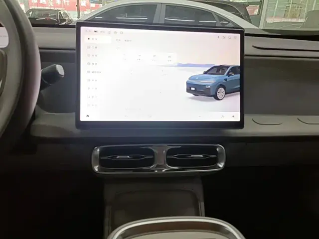 Leapmotor B10 — Фото автомобиля 12