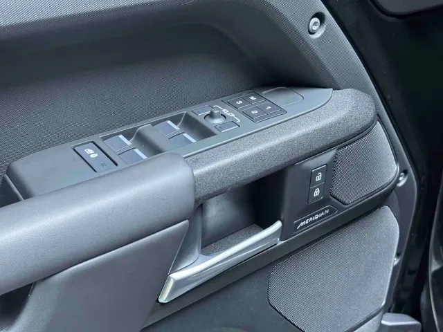 Land Rover Defender — Фото автомобиля 5