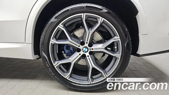 BMW X5 xDrive 40i M Sport — Фото автомобиля 18