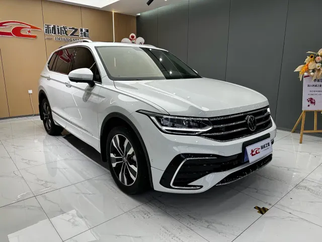 Volkswagen Tiguan L — Фото автомобиля 3