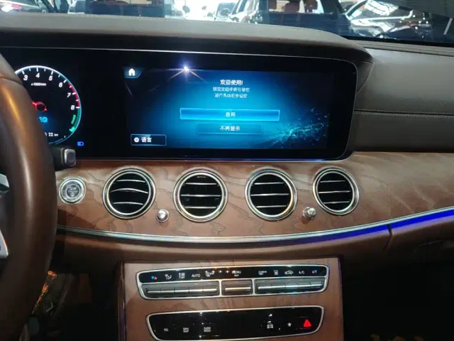 Mercedes-Benz E-Class — Фото автомобиля 12