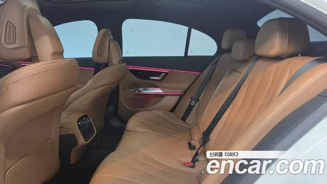 Mercedes-Benz E-Class — Фото автомобиля 11