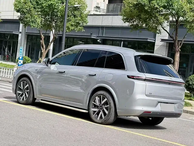Li Auto L8 — Фото автомобиля 16