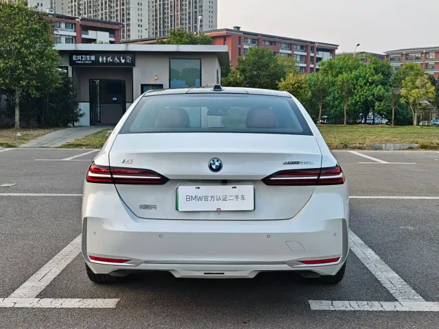 BMW i5 — Фото автомобиля 5