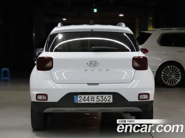 Hyundai Venue — Фото автомобиля 3