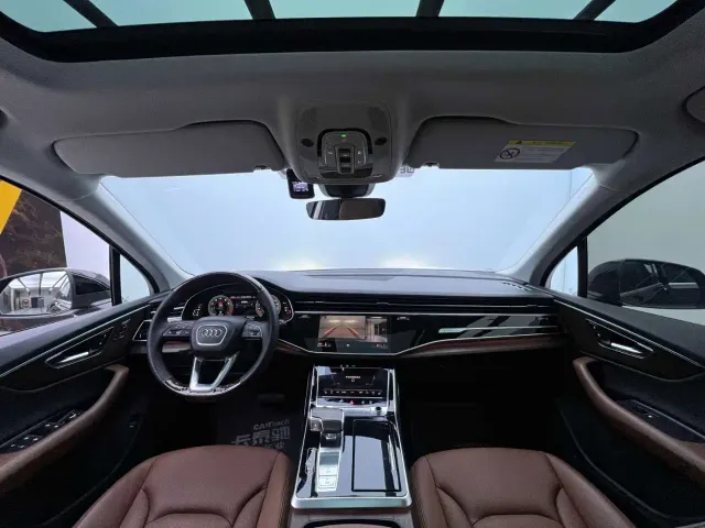 Audi Q7 — Фото автомобиля 8