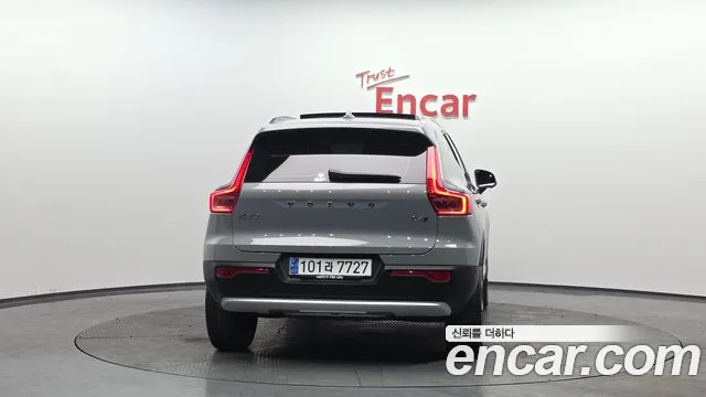 Вольво XC40 B4 Ultra Bright — Фото автомобиля 4
