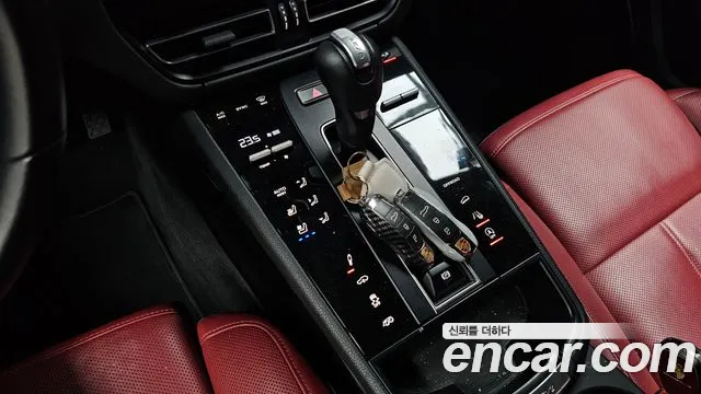 Porsche Macan — Фото автомобиля 12