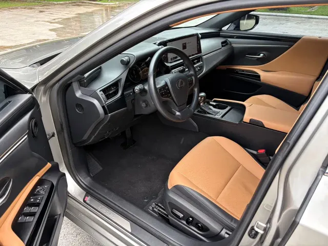 Lexus ES — Фото автомобиля 8