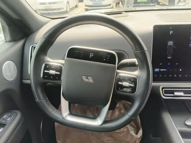 Li Auto L9 — Фото автомобиля 10