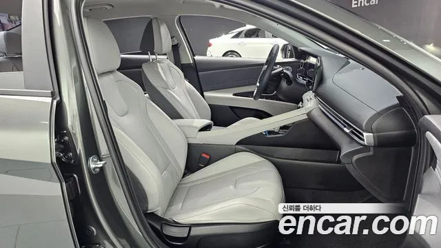 Hyundai AVANTE Avante (CN7) — Фото автомобиля 12