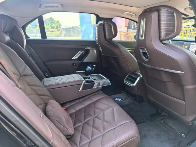 BMW 7 Series — Фото автомобиля 12