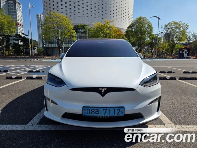 Tesla Model X — Фото автомобиля 3